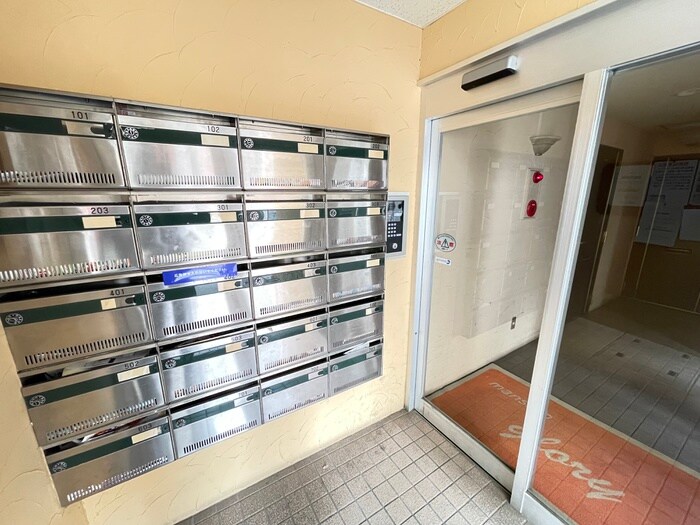 物件外観写真5　(エントランス部分)