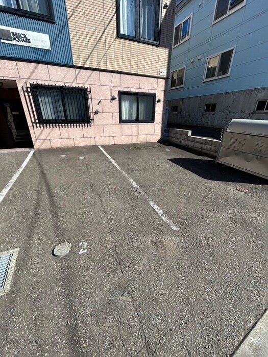 物件外観写真5　(駐車場)