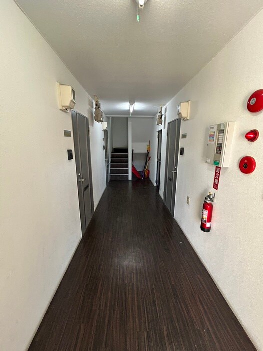 物件外観写真6　(エントランス部分)