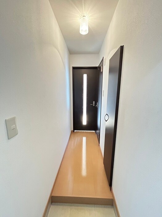 物件内観写真16　(玄関)