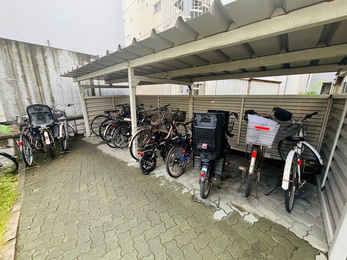 物件外観写真6　(駐輪場)