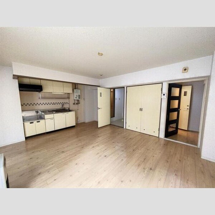 物件内観写真2　(居室)