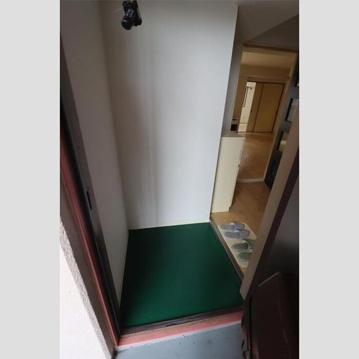 物件内観写真9　(玄関)