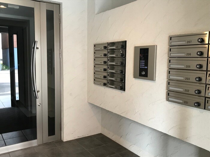 物件外観写真3　(エントランス部分)