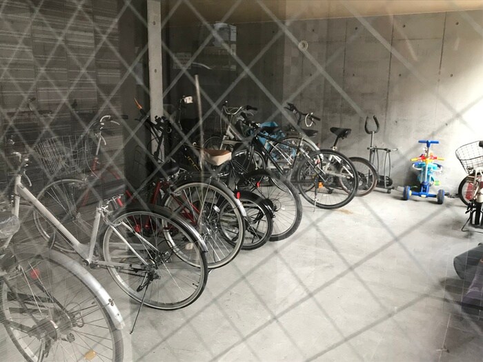 物件外観写真5　(駐輪場)