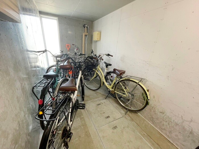 物件外観写真5　(駐輪場)
