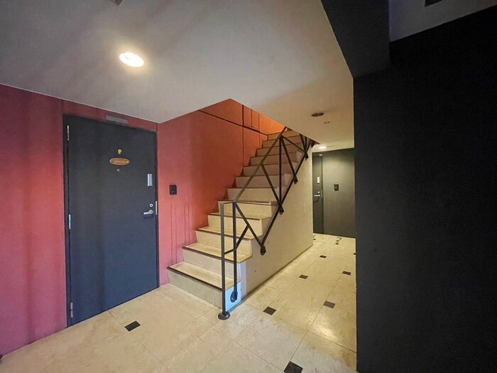 物件外観写真6　(エントランス部分)