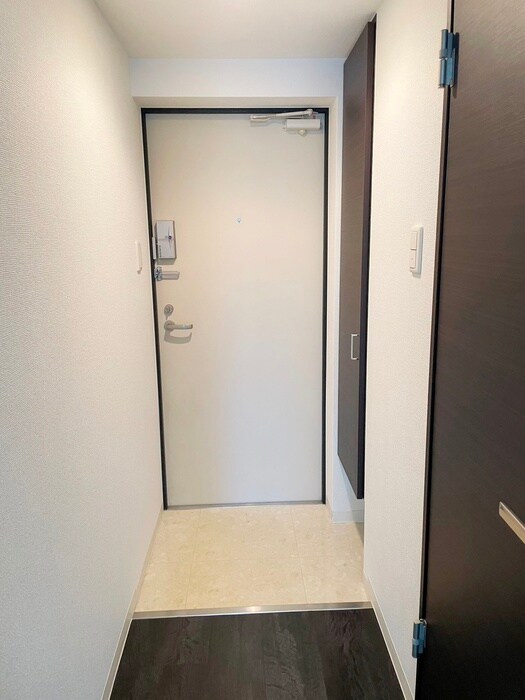 物件内観写真16　(玄関)