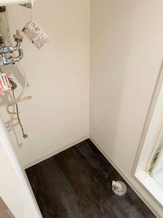 物件内観写真18　(洗濯機置場)