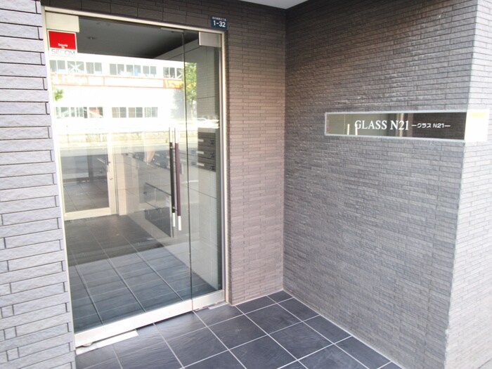 物件外観写真3　(エントランス部分)