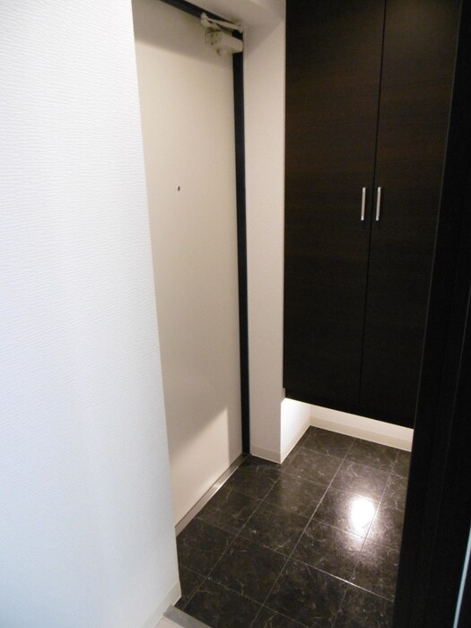 物件内観写真16　(玄関)