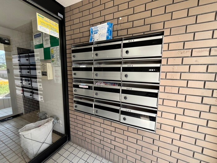 物件外観写真4　(エントランス部分)