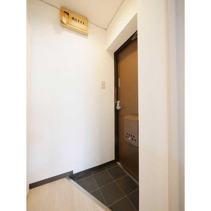 物件内観写真9　(玄関)