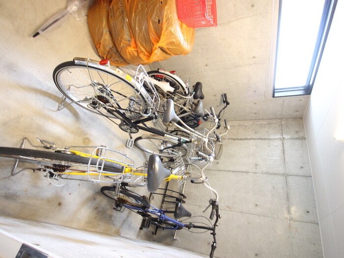 物件外観写真5　(駐輪場)