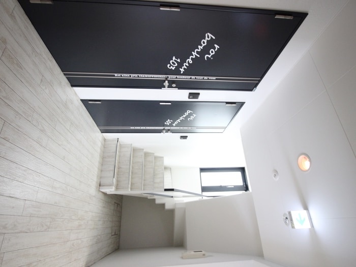 物件外観写真6　(エントランス部分)