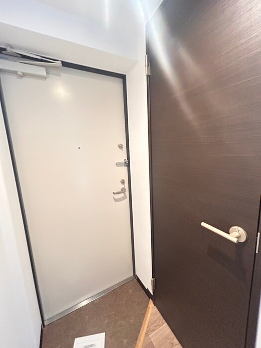 物件内観写真16　(玄関)