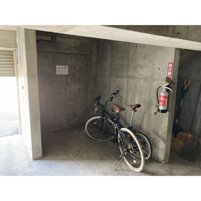 物件外観写真3　(駐輪場)