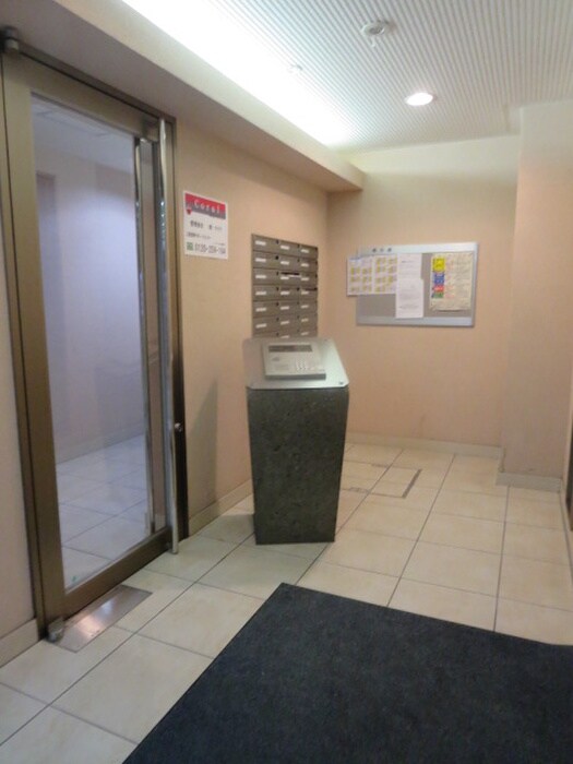 物件外観写真5　(エントランス部分)