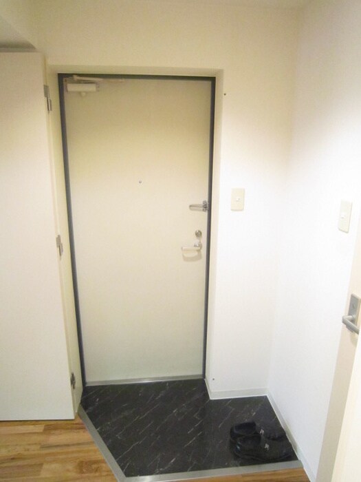 物件内観写真15　(玄関)
