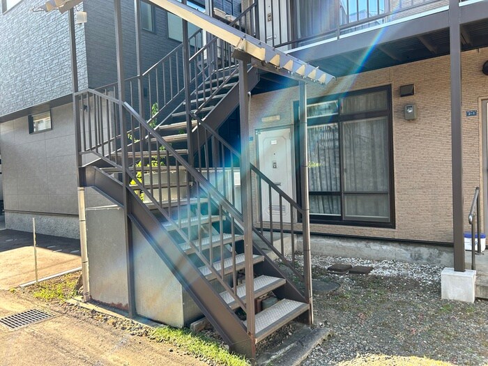 物件外観写真3　(エントランス部分)