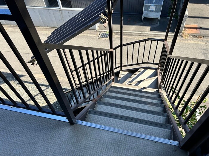 物件外観写真5　(エントランス部分)