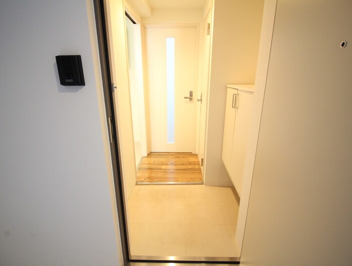 物件内観写真16　(玄関)