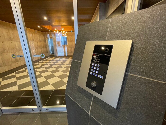 物件外観写真4　(エントランス部分)