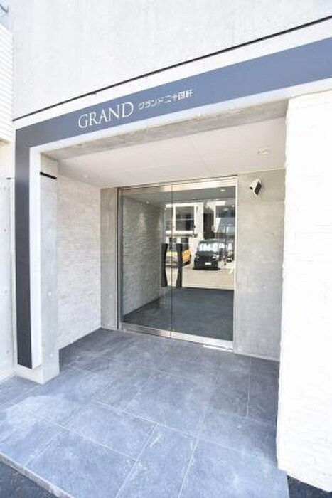 物件外観写真4　(エントランス部分)