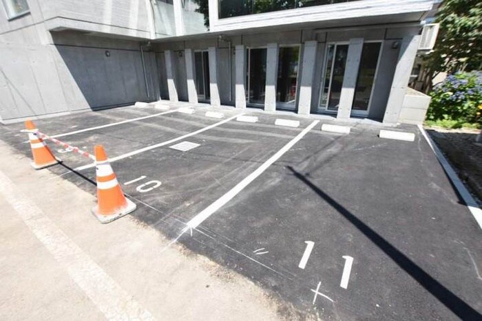 物件外観写真6　(駐車場)