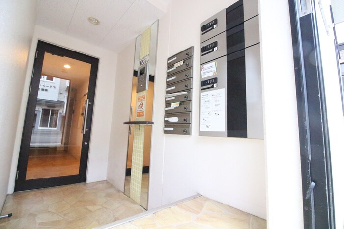 物件外観写真5　(エントランス部分)