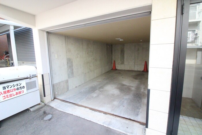 物件外観写真6　(駐車場)