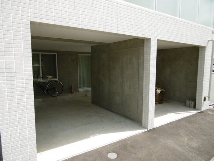 物件外観写真3　(駐車場)