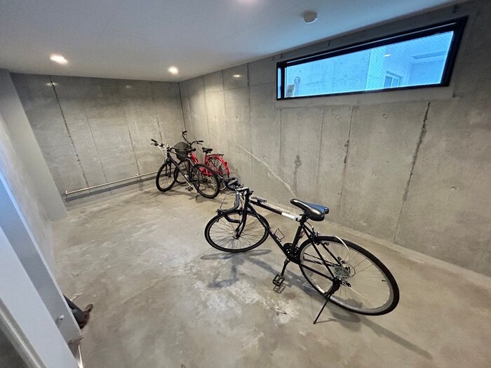 物件外観写真3　(駐輪場)