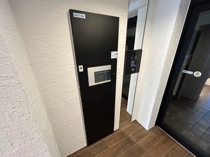 物件外観写真6　(エントランス部分)