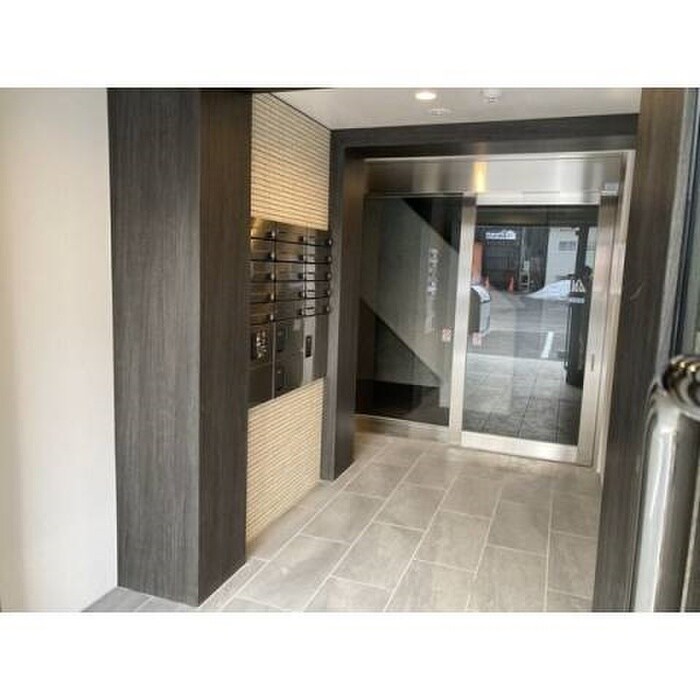 物件外観写真4　(エントランス部分)