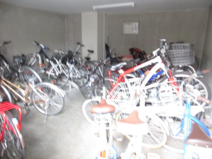 物件外観写真6　(駐輪場)