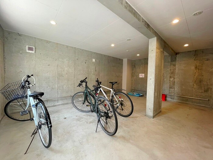 物件外観写真3　(駐輪場)