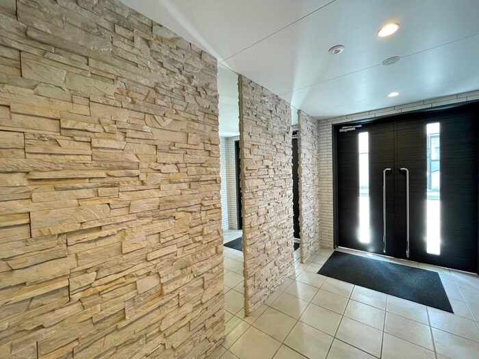 物件外観写真5　(エントランス部分)