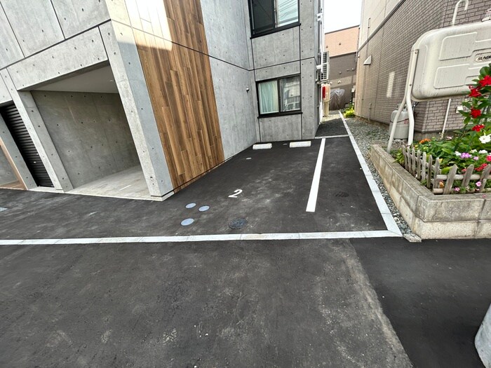 物件外観写真3　(駐車場)