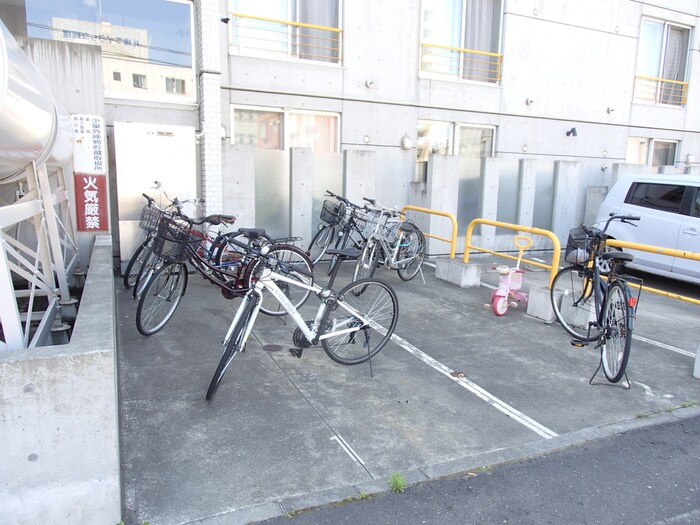 物件外観写真5　(駐輪場)