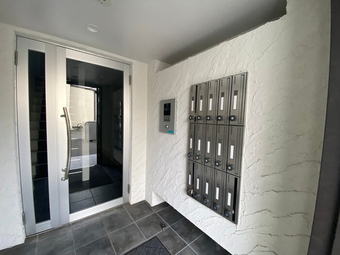 物件外観写真6　(エントランス部分)