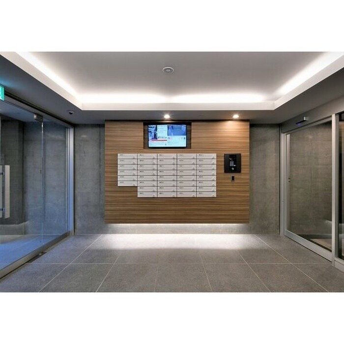 物件外観写真4　(エントランス部分)