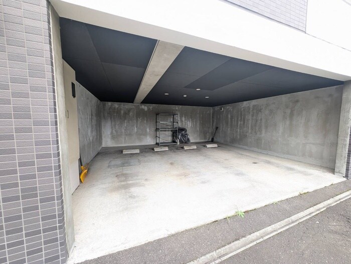 物件外観写真5　(駐車場)