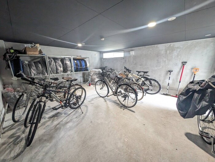 物件外観写真6　(駐輪場)