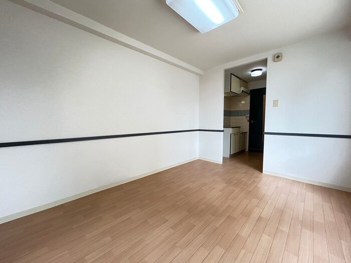 物件内観写真4　(居室)