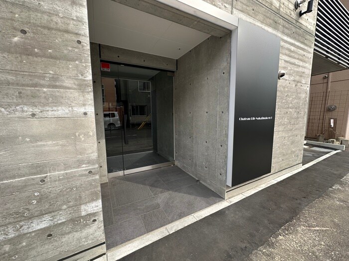 物件外観写真4　(エントランス部分)