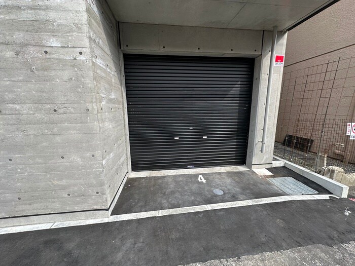 物件外観写真5　(駐車場)