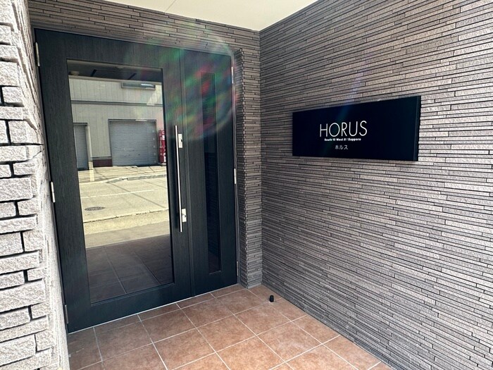 物件外観写真4　(エントランス部分)