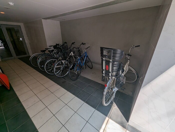 物件外観写真3　(駐輪場)
