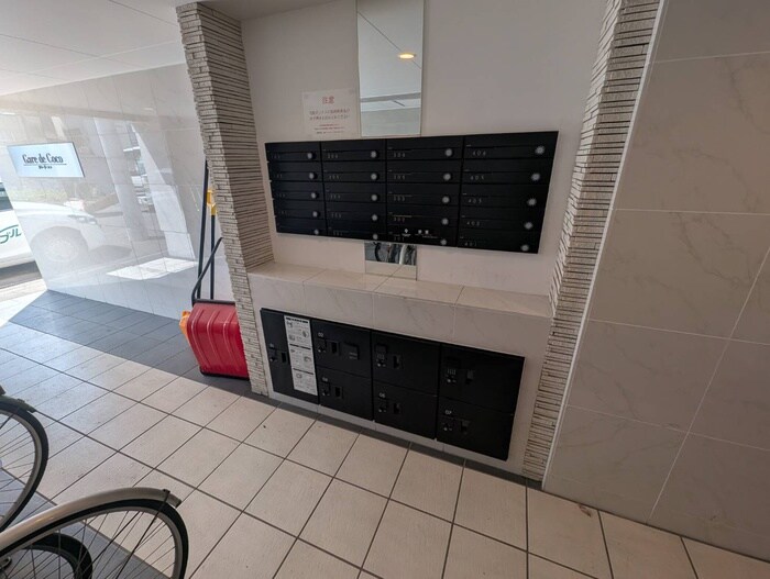 物件外観写真5　(エントランス部分)